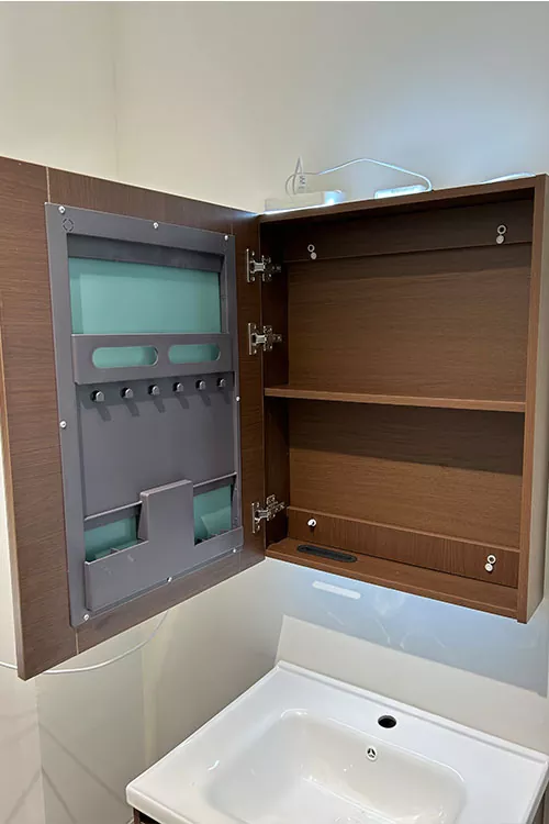 Single-Door Bathroom Mirror Cabinet